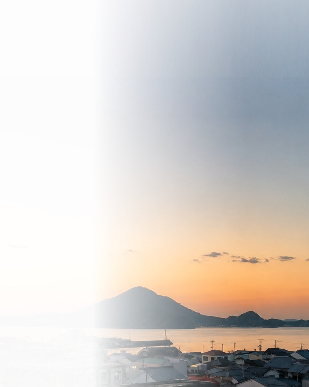 松山の港町の夕景